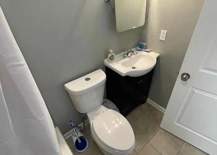 The Yale Townhouse- 2 Br * Columbus