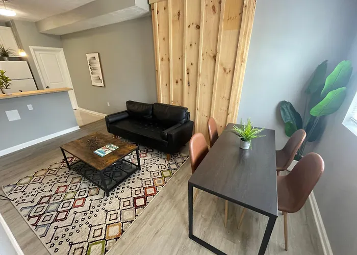 The Yale Townhouse- 2 Br * Columbus