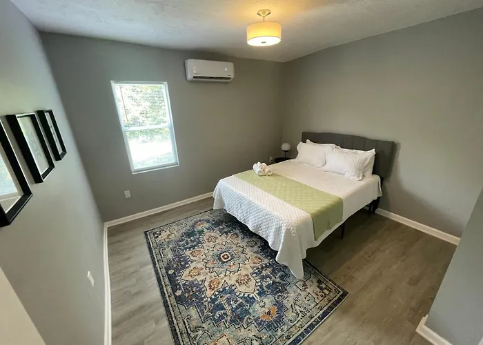 The Yale Townhouse- 2 Br Columbus